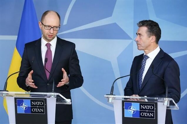 Яценюк: вступление Украины в НАТО не стоит на повестке дня