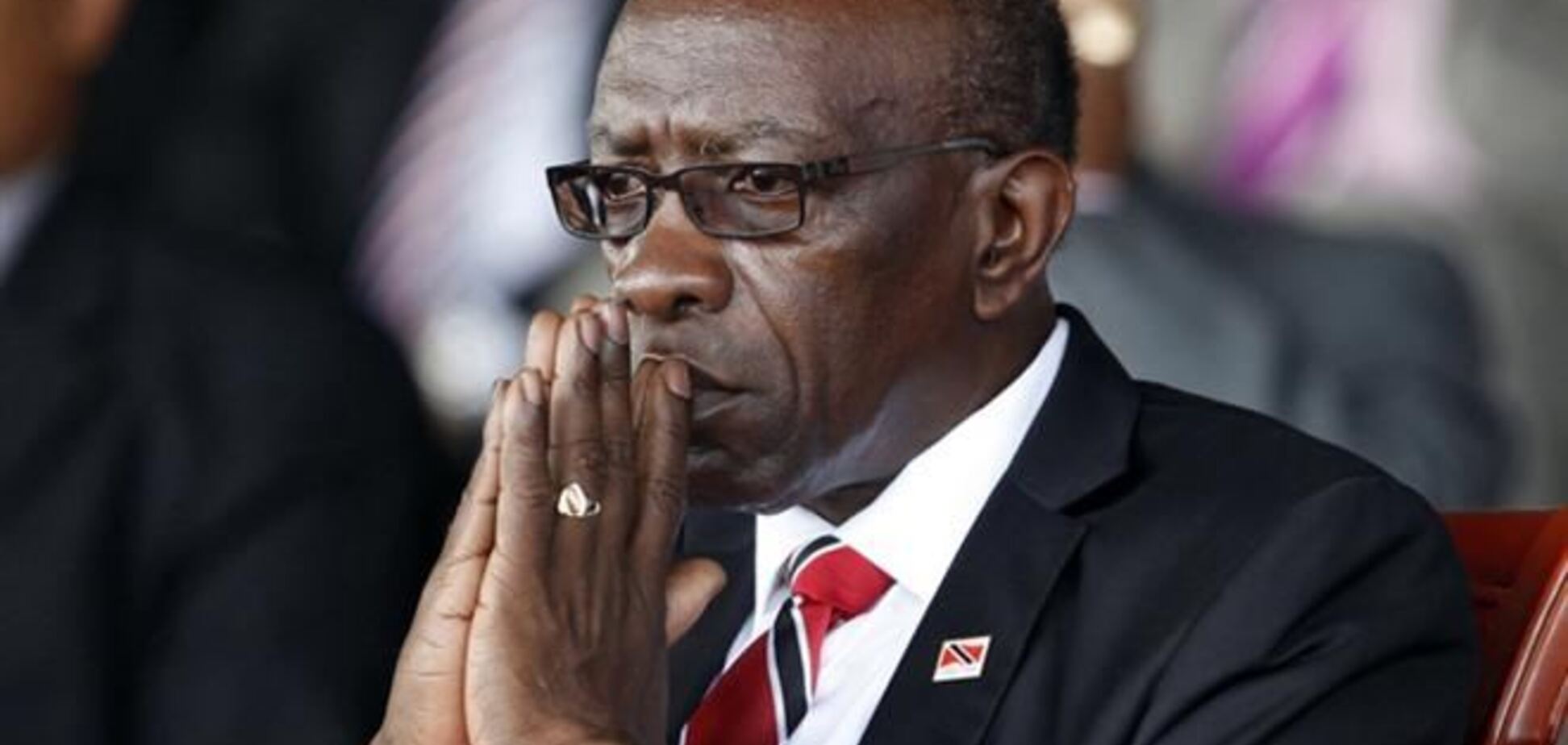 Бывшего вице-президента ФИФА Уорнера обвиняют во взятке $ 2 млн