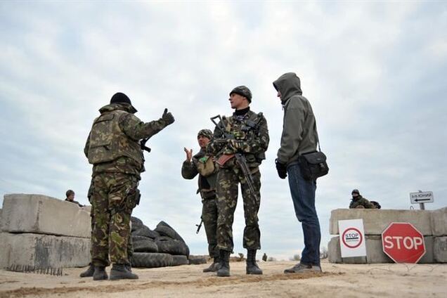 Крымские сепаратисты блокировали учебный центр ВМС в Севастополе