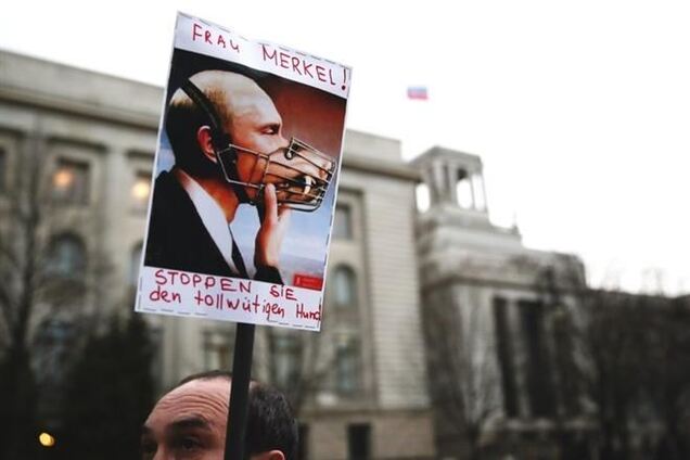 В Берлине протестовали против 'Путина-Гитлера'