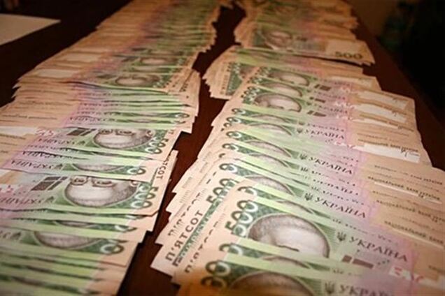 Официальная средняя зарплата в Украине 2899 гривен