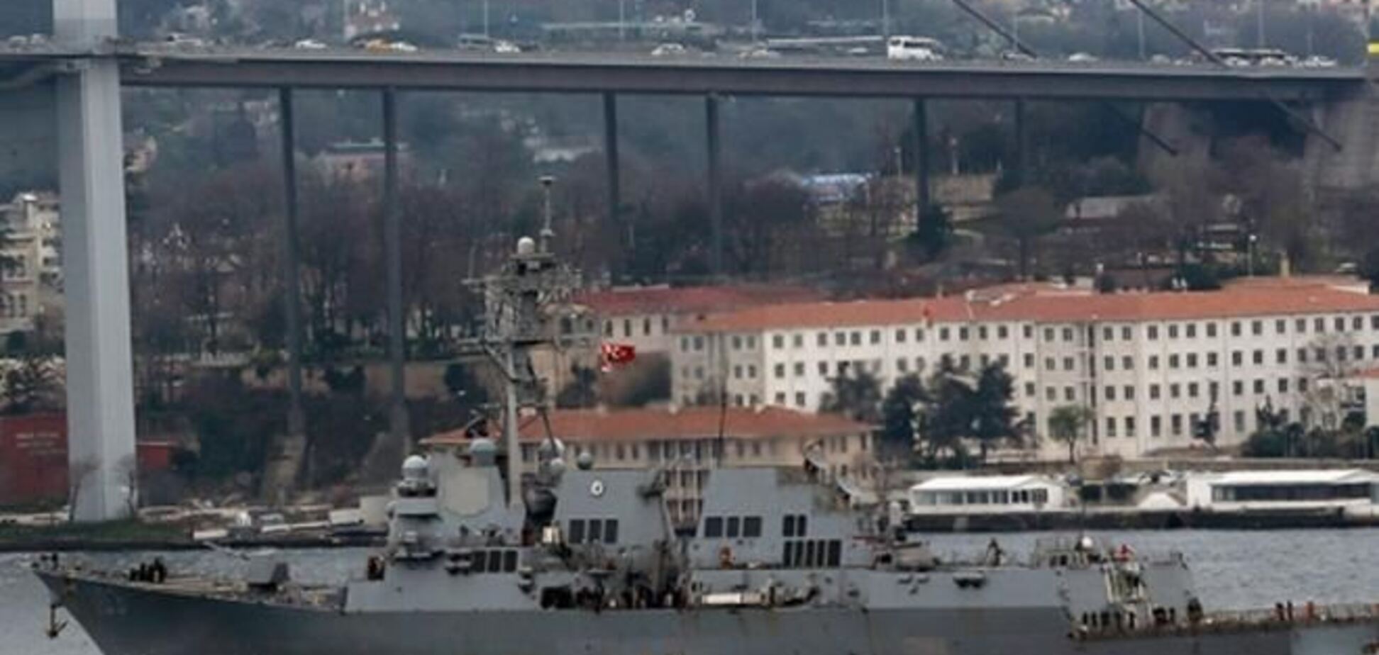 Военный корабль США проводит учения в Черном море