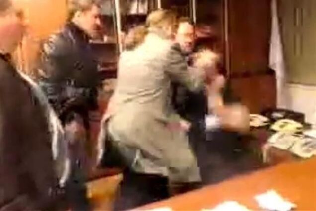 Посольство США требует наказать свободовцев за избиение главы НТКУ