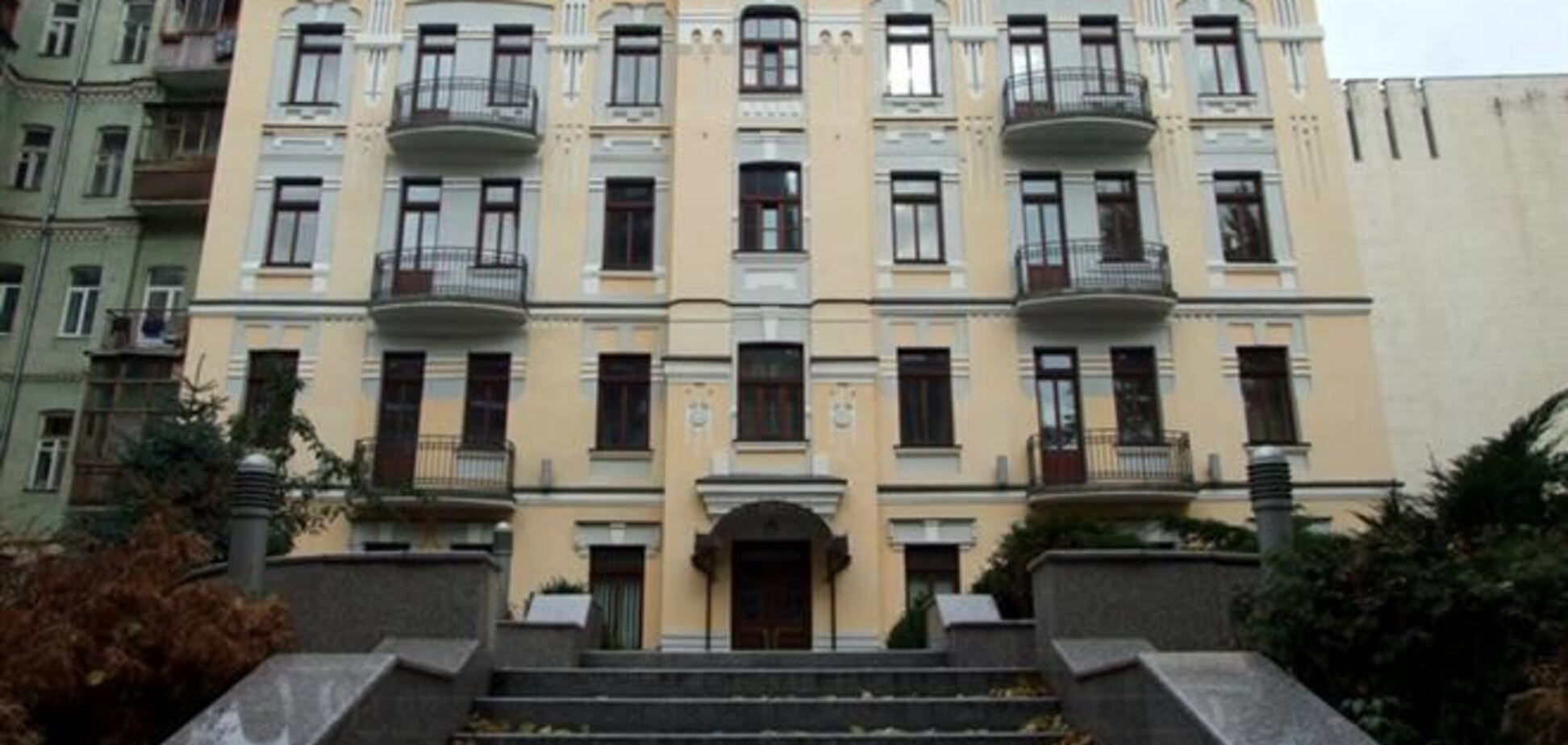 В сети появились фото офисов Януковича