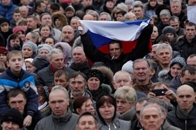 В Мариуполе бывших 'срочников' вербуют на пророссийский митинг за 300 грн