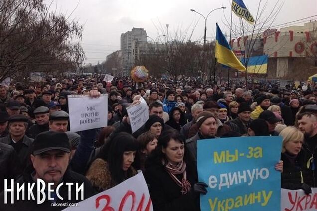 В Николаеве 10 тыс митингующих против путинской агрессии спели гимн Украины