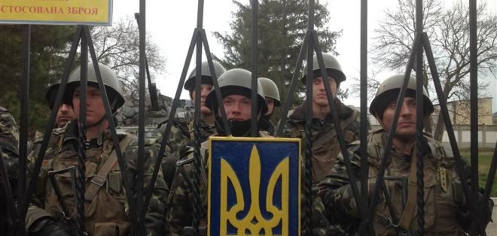 Российские силовики в Крыму отошли от КПП бригады береговых войск Украины