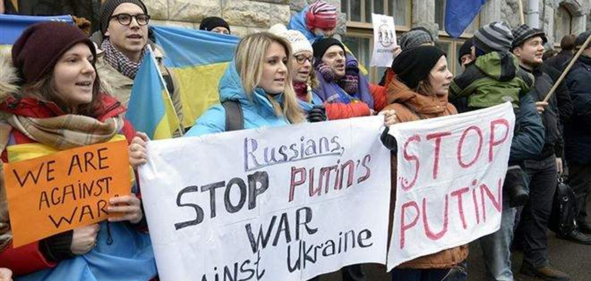 Украинцы в Финляндии устроили митинг против вторжения войск России в Крым