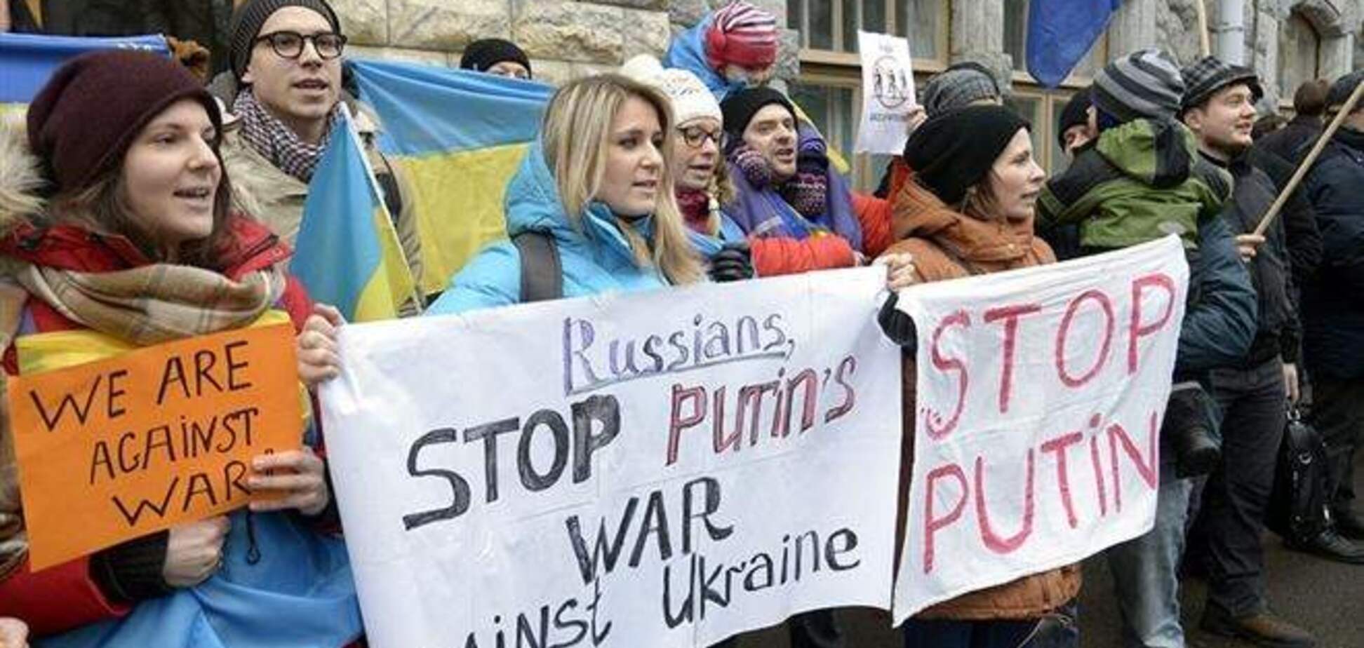 Украинцы в Финляндии устроили митинг против вторжения войск России в Крым