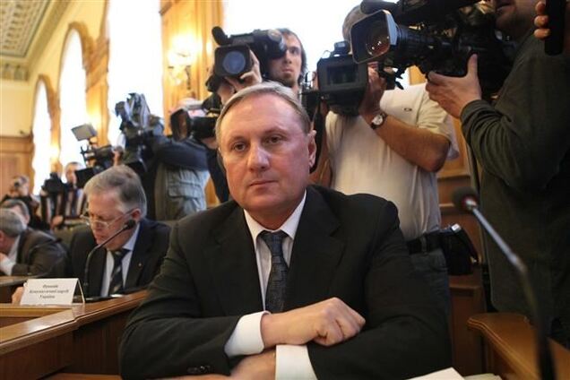 Евромайдановцы пикетировали дом Ефремова в Луганске