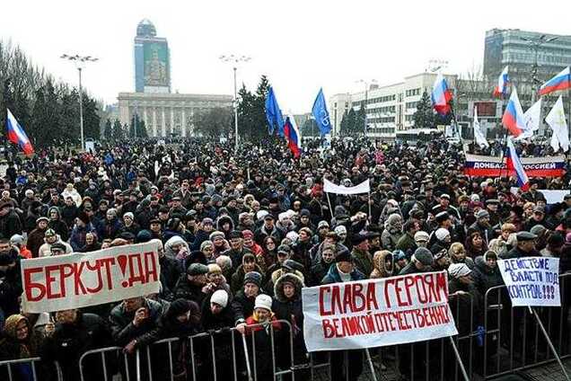 Пророссийские активисты и ветераны не позволили провести акцию 'нет оккупации' в Донецке