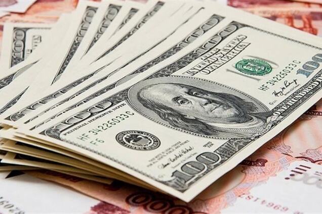 НБУ впервые установил официальный курс доллара выше 10 грн