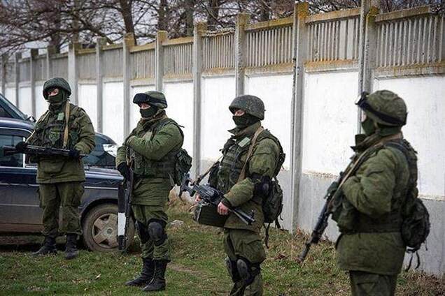 Российские военные захватили украинскую часть в Керчи
