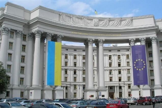 Турчинов уволил 7 послов