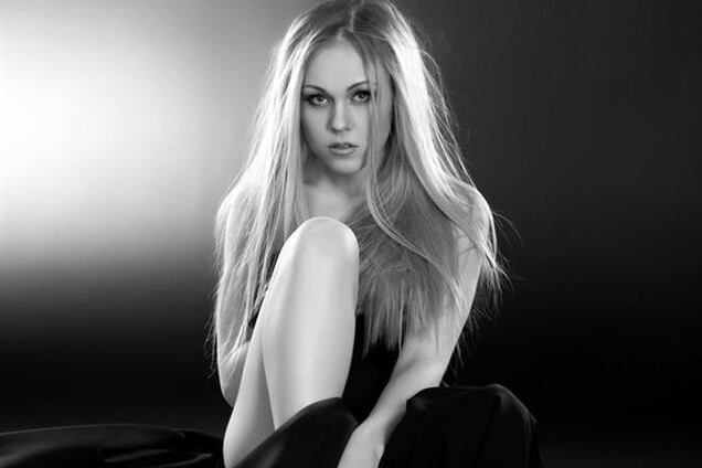 Співачка Alyosha оголилася заради миру