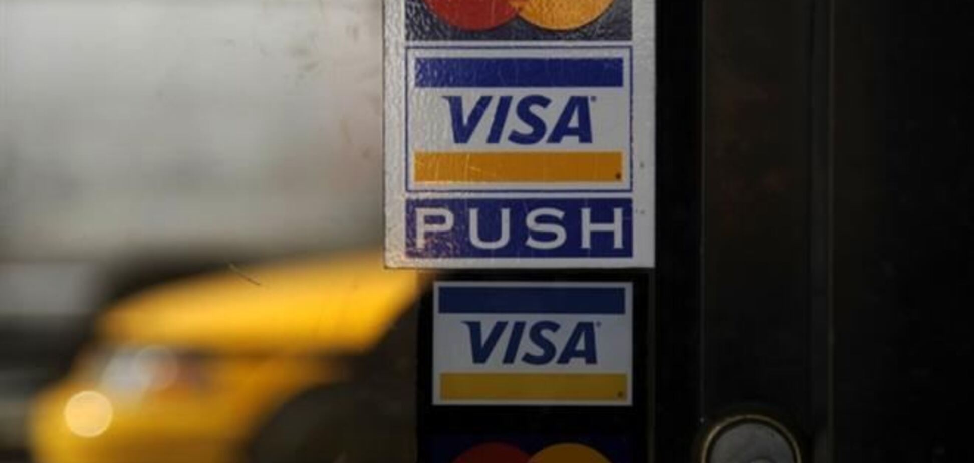 Visa и MasterCard перестали обслуживать 'Россию'