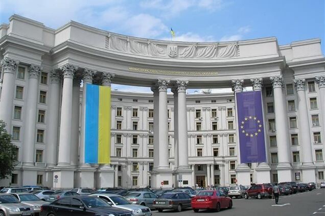 Україна відкликає посла з Вірменії