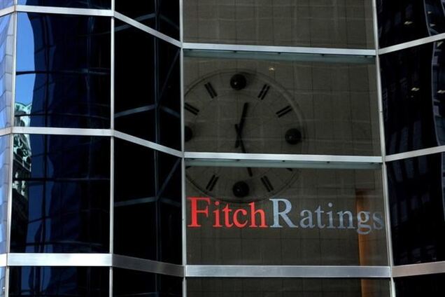 Fitch ухудшило прогноз по рейтингу РФ на 'негативный' из-за аннексии Крыма