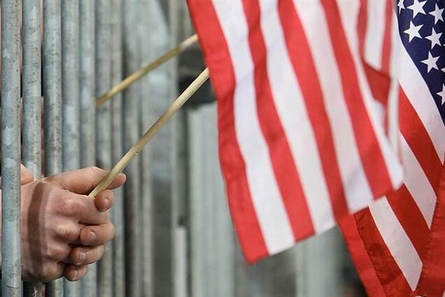 У российских чиновников, попавших под санкции США, начался коллективный психоз