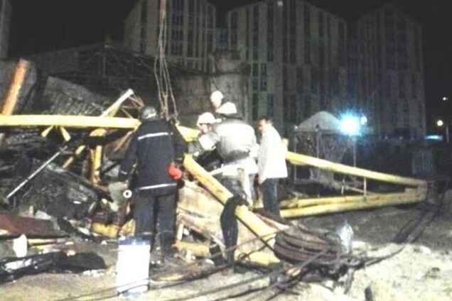 В Киеве рухнул башенный кран, погибла женщина