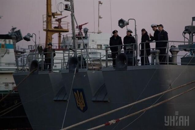 На кораблях в Донузлаве подняли украинские флаги, экипажи на боевых постах