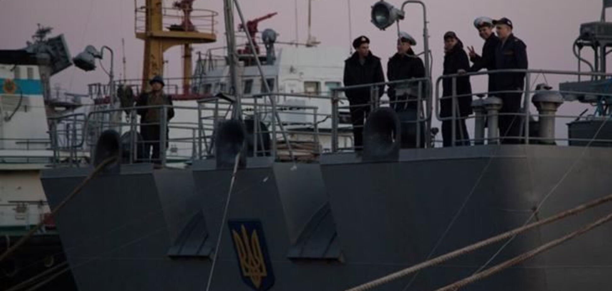 На кораблях в Донузлаве подняли украинские флаги, экипажи на боевых постах