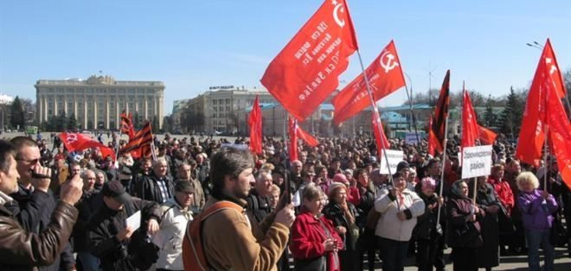 В Харькове сепаратисты требуют разоружить 'Правый сектор'