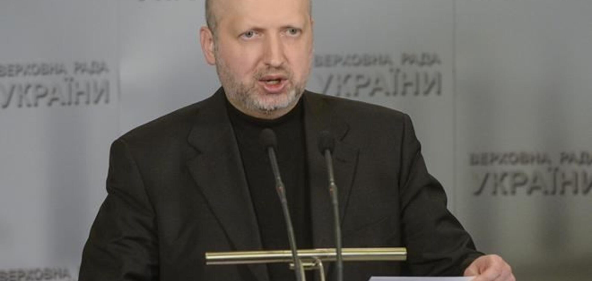 Турчинов назвав провокацією інформацію про вирахування з зарплат на ремонт Майдану