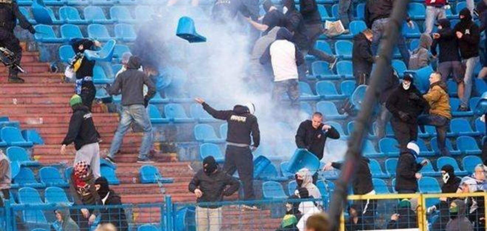 В Чехии фанаты разгромили стадион во время футбольного матча