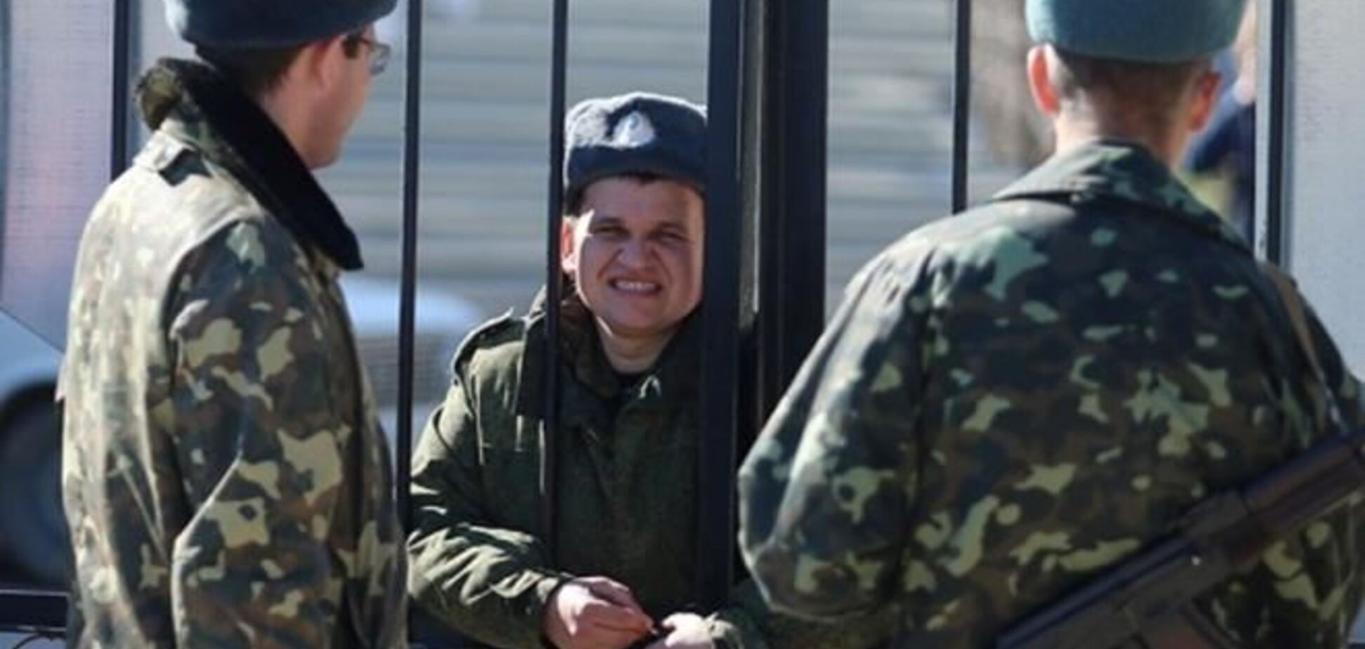 Минобороны обещает заняться фактами позорного поведения украинских военных