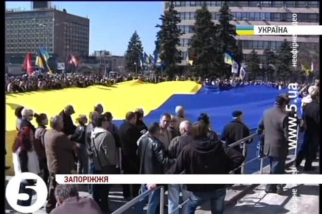 У Запоріжжі за Україну мітингувало в 10 разів більше активістів, ніж за РФ