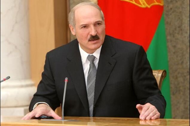 Лукашенко обещает налаживать отношения с новой украинской властью