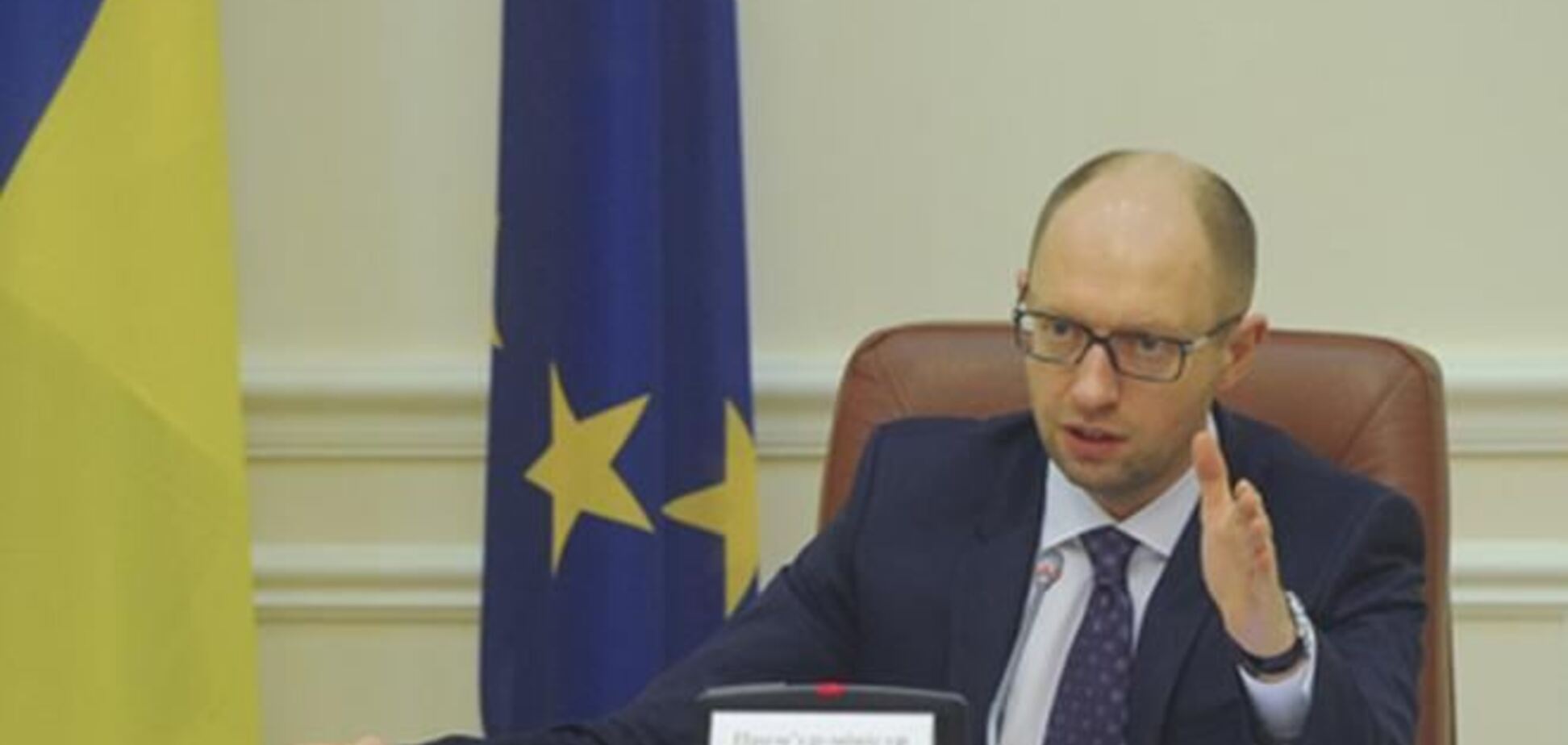 Яценюк решил не ехать в Гаагу из-за МВФ