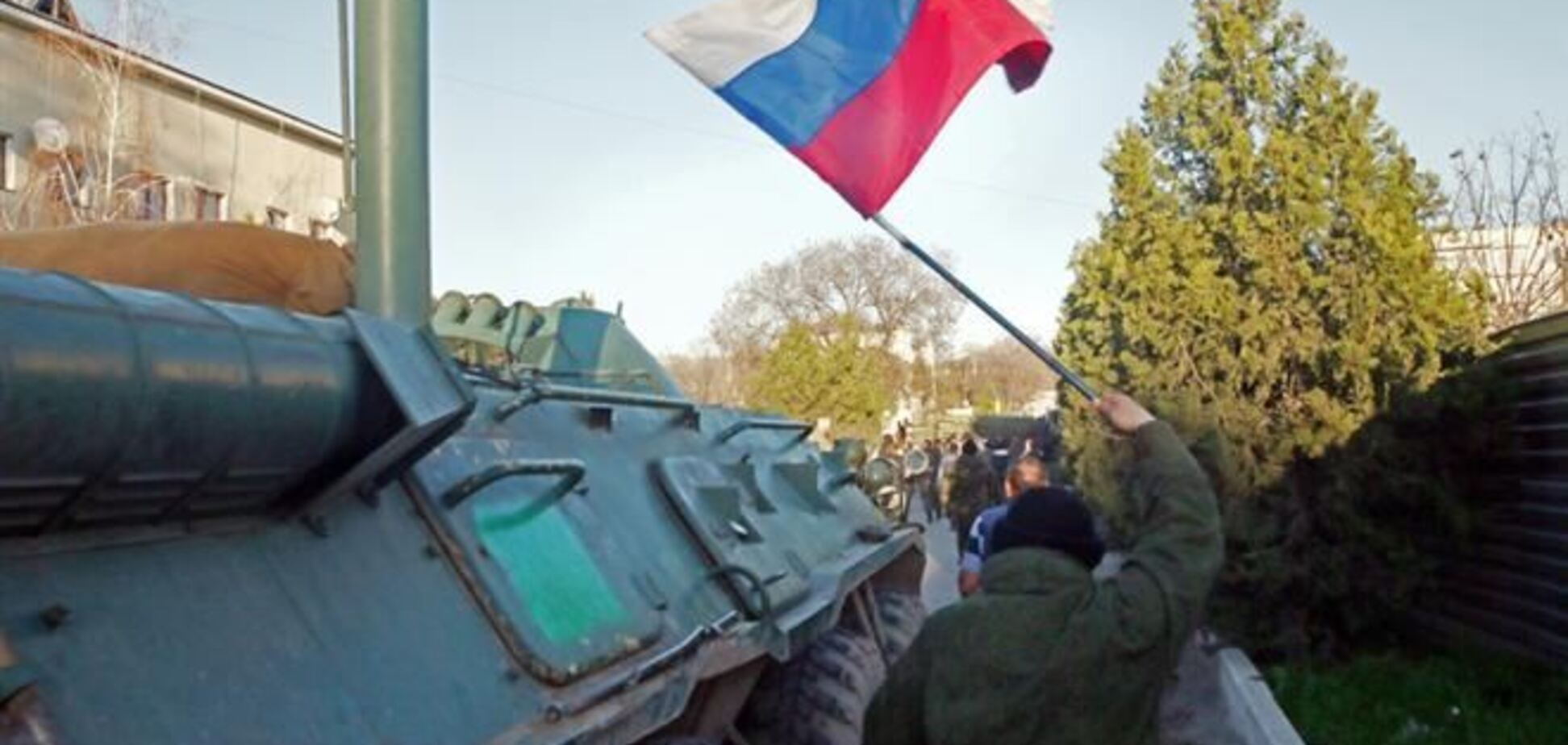 В 189 украинских воинских частях в Крыму подняты флаги РФ