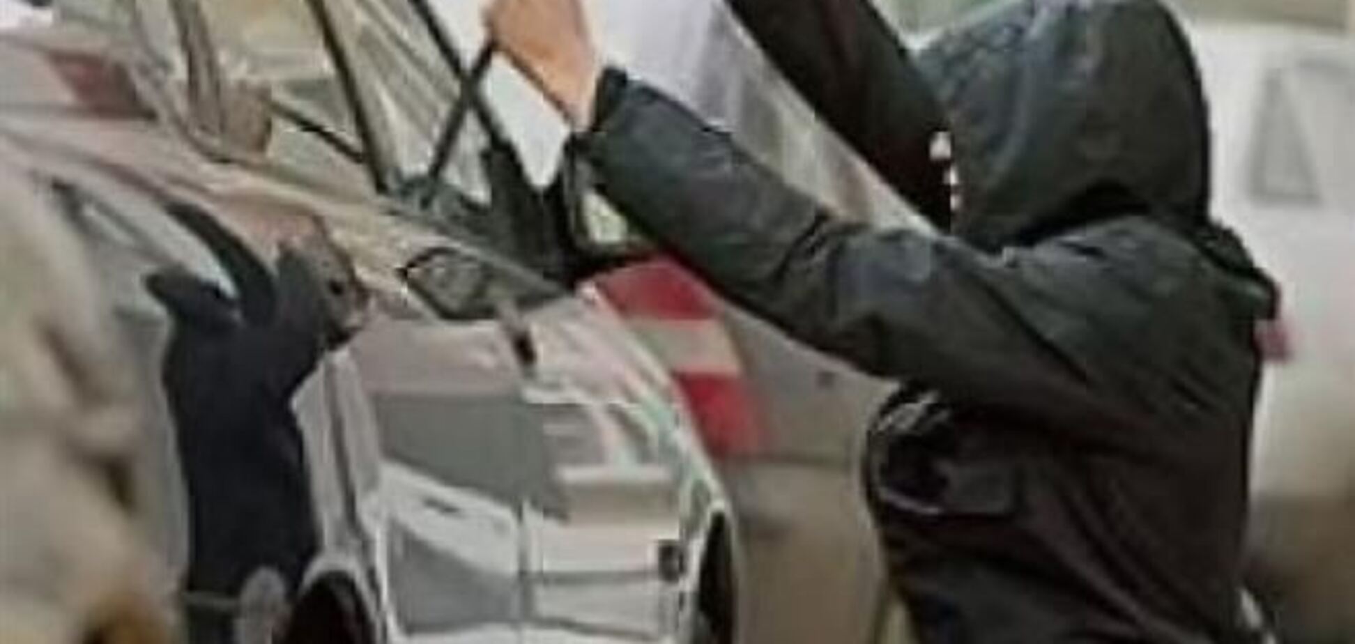 Киевлянка спасла машину соседа от угонщиков