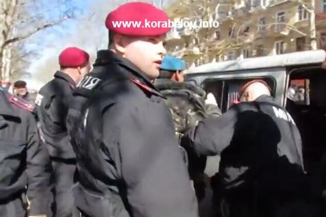 У Миколаєві сепаратисти побили активіста за українську символіку