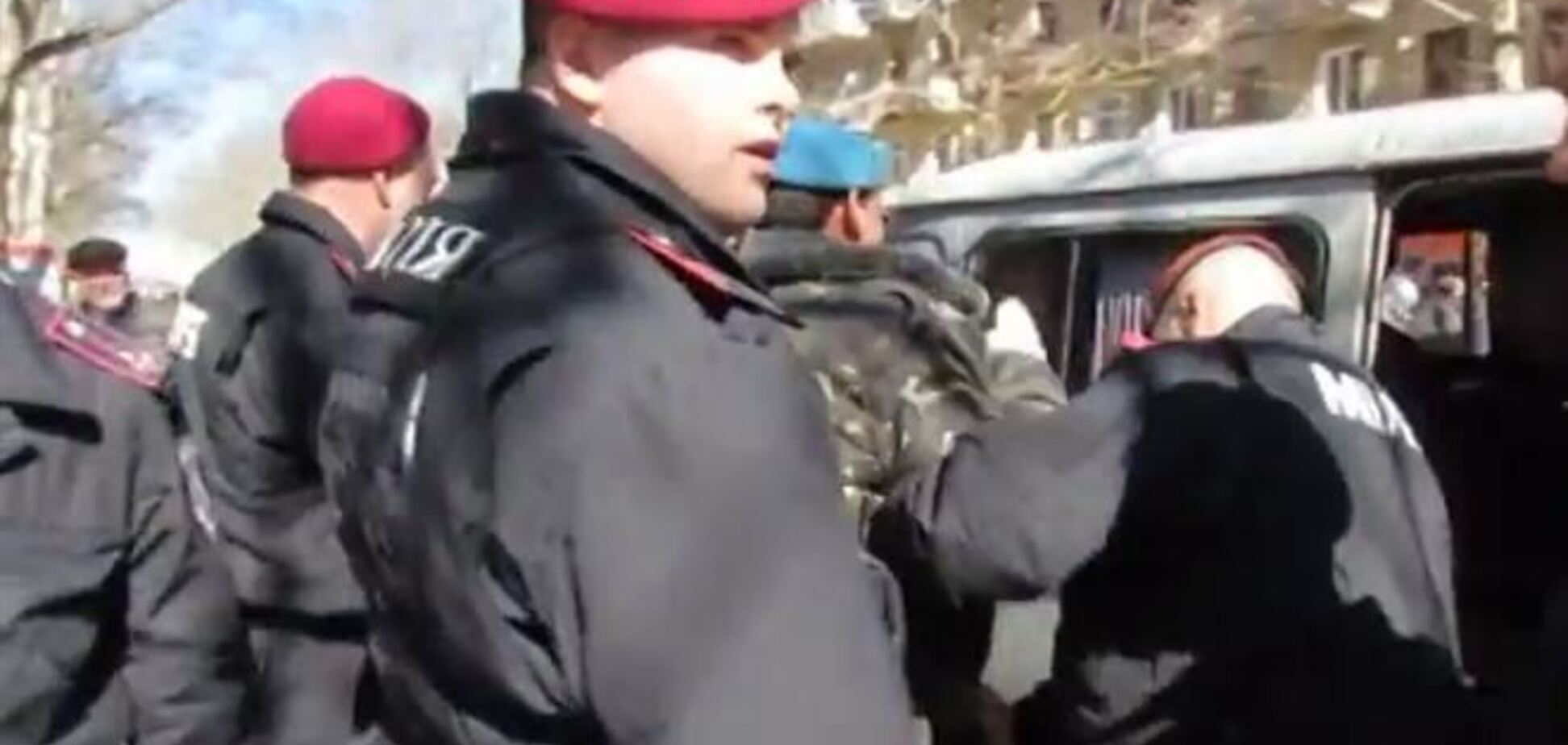 В Николаеве сепаратисты избили активиста за украинскую символику