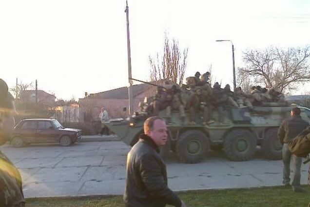 Над захопленої частиною у Феодосії підняли прапор РФ