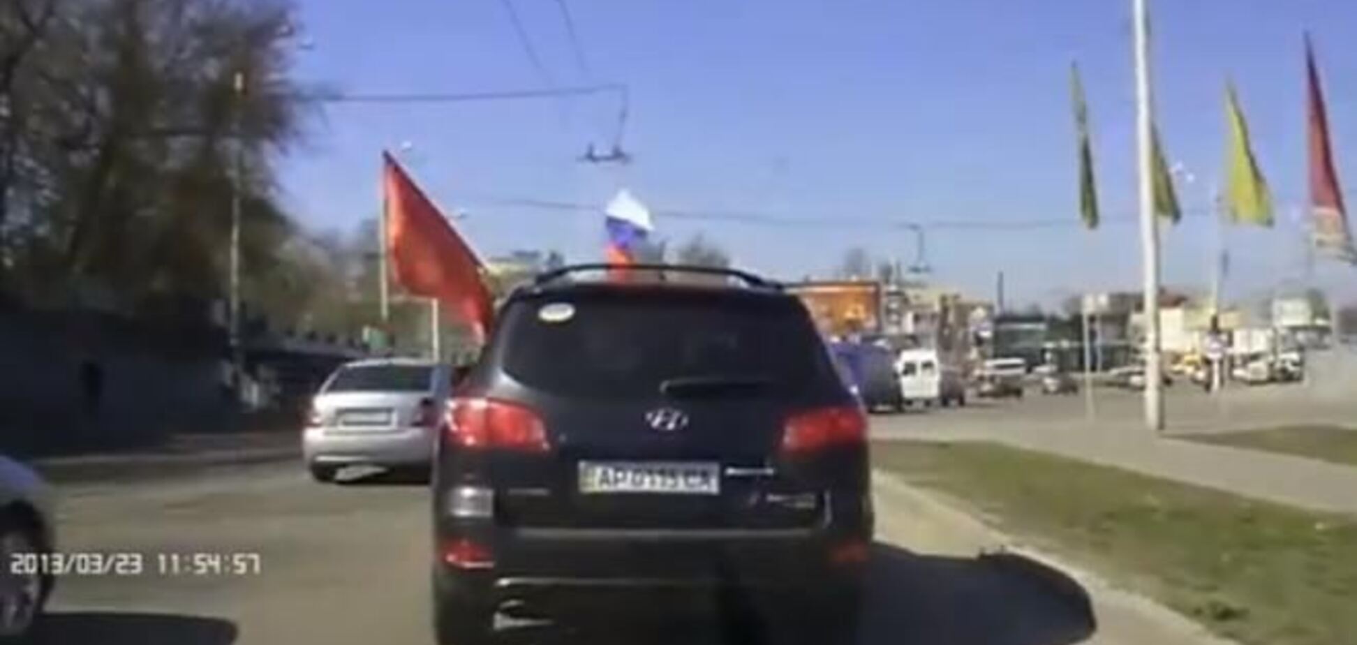 В Запорожье самооборона разбила машину сепаратистов – видеофакт
