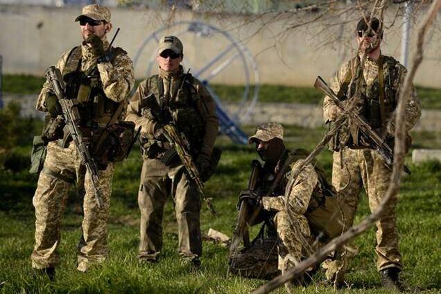 Оккупанты с вертолета расстреливают батальон морской пехоты в Феодосии, идет штурм