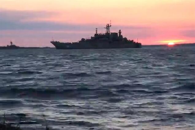 На БДК 'Константин Ольшанский' реет украинский флаг, моряки готовы к штурму