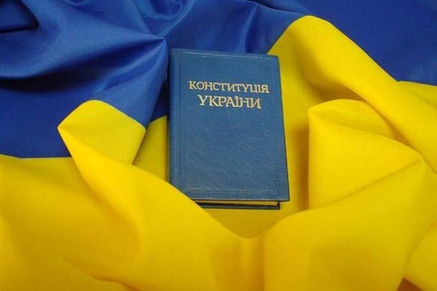 Яценюк прогнозирует текст новой Конституции к 15 апреля