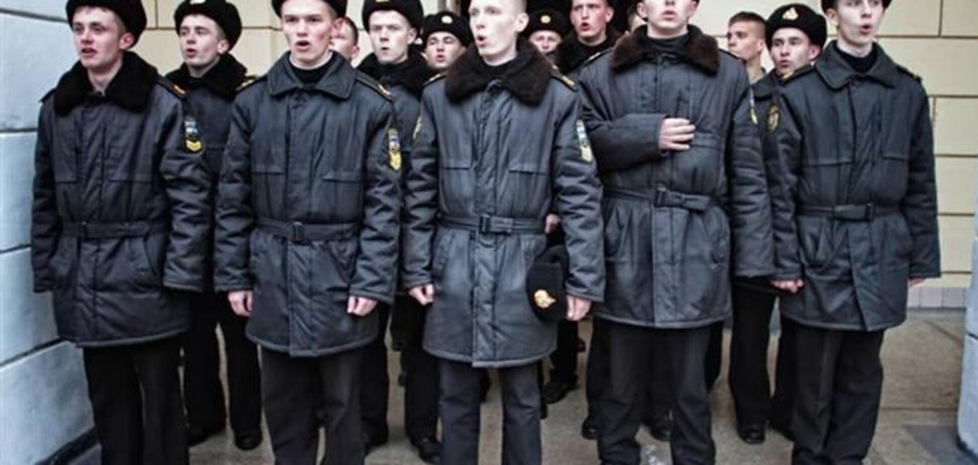 Украинки просятся замуж за курсантов Академии ВМС, которые спели гимн