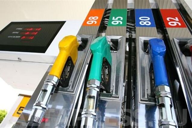 Украинцы боятся подорожания и запасаются бензином