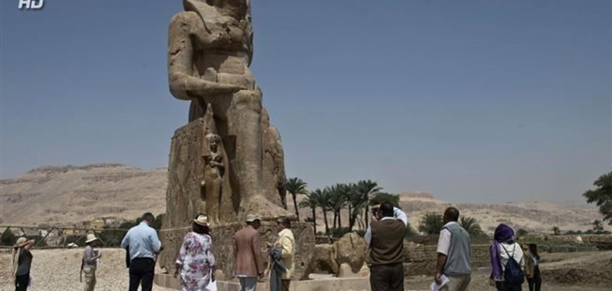 Археологи нашли древние статуи Аменхотепа III