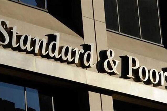 S&P ухудшило до 'негативного' прогноз некоторых российских компаний
