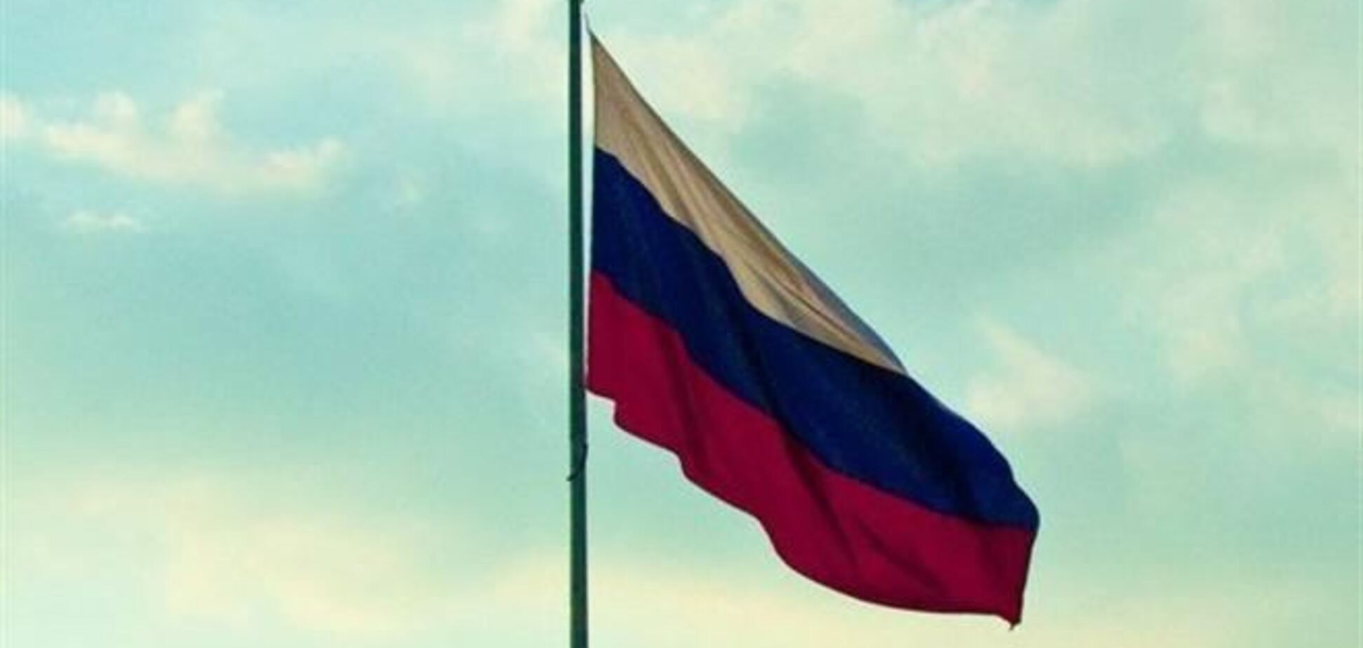 Окупанти хваляться, що російські прапори підняті у всіх військових частинах Криму