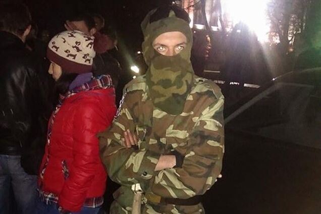 Радикал у стен ВР хотел забрать 'купленный за его деньги' Mercedes Новинского