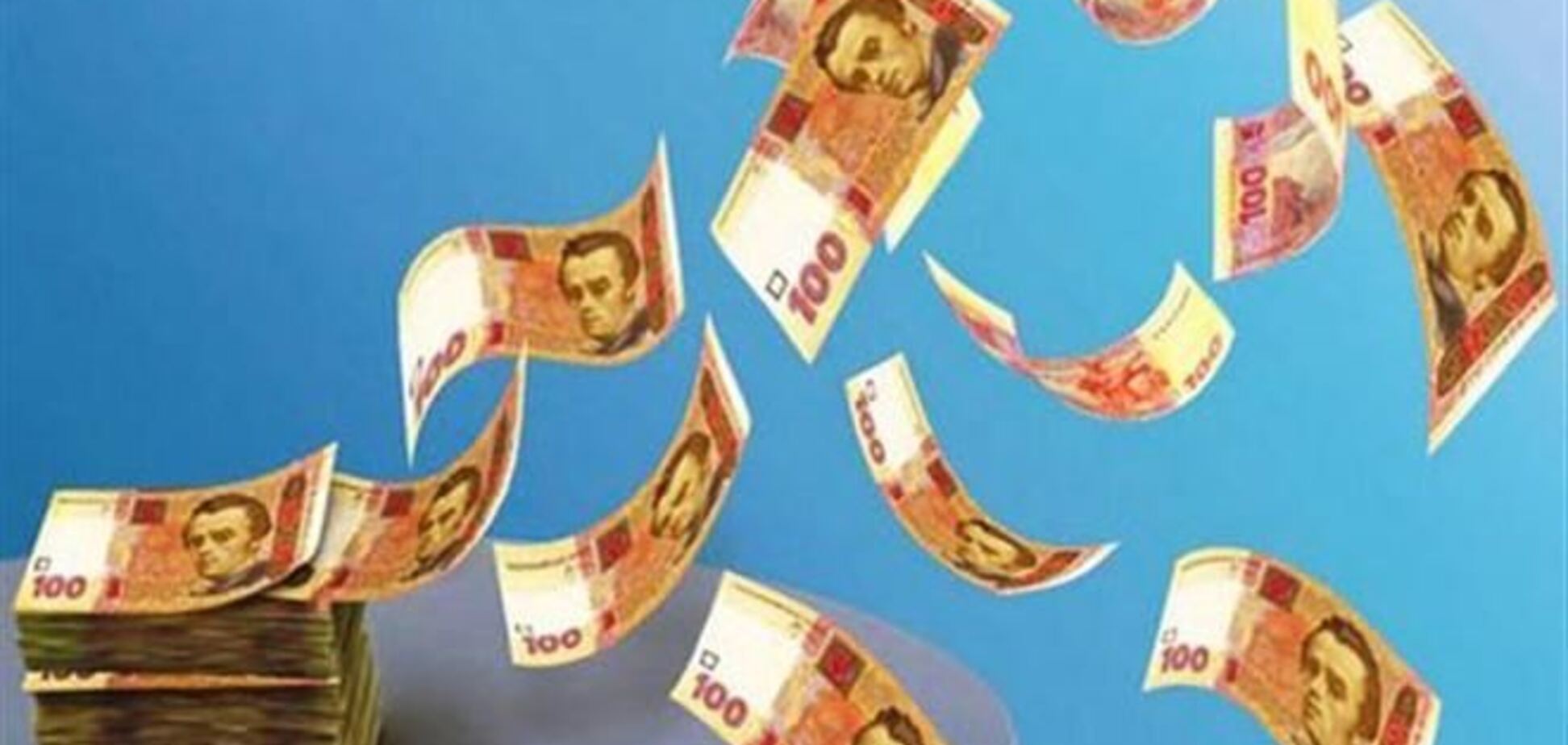 На межбанке дешевеет доллар