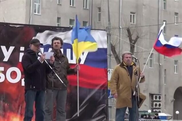 Пользователи сети увидели 'мистический знак' в сдутом флаге России